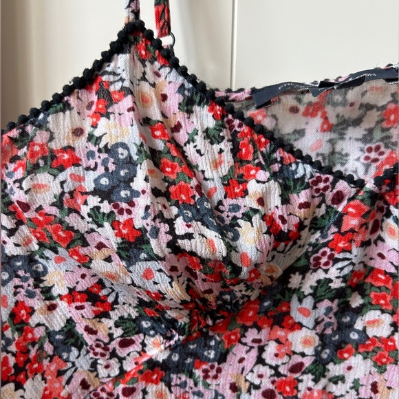 Feminine Floral Tank Top - Picture 2 of 3